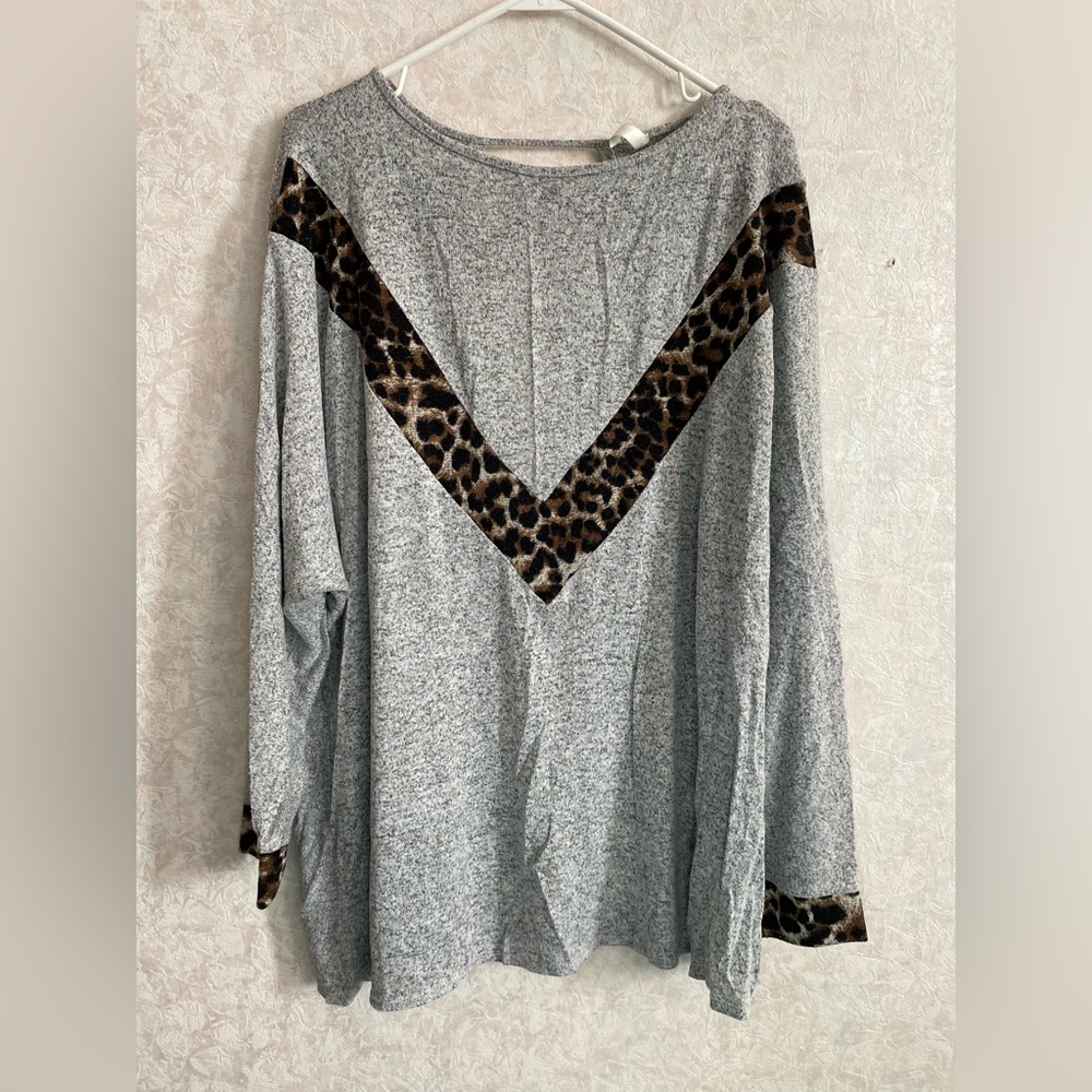 Emerald women's 3X gray / animal print top